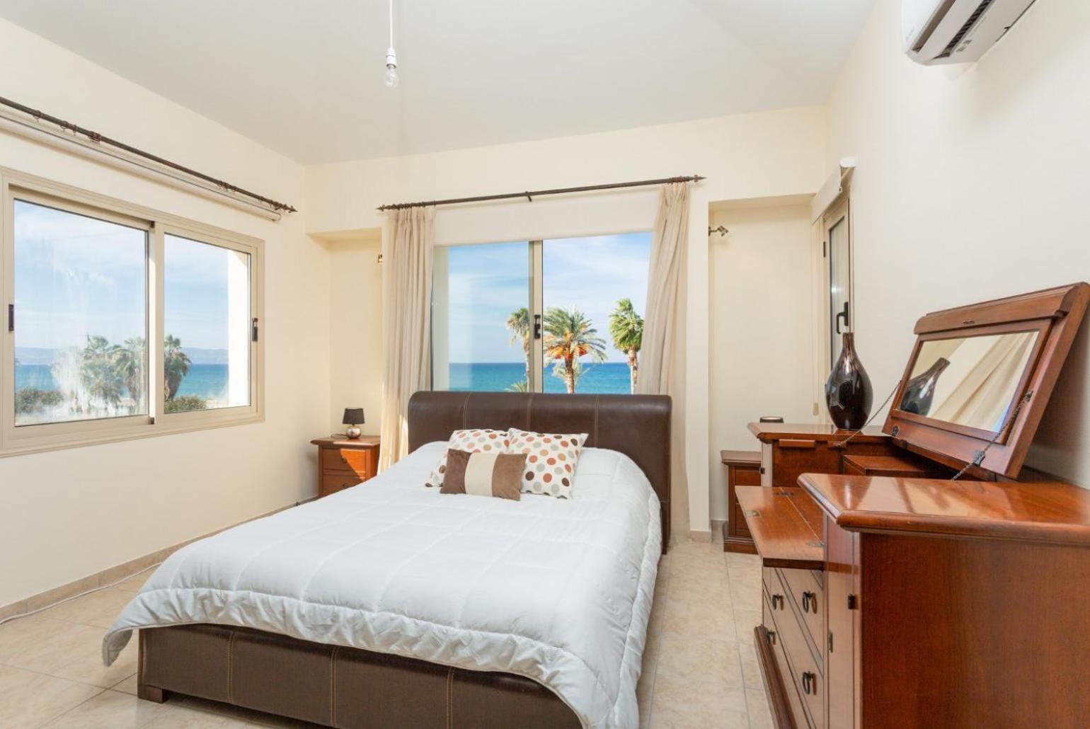 Villa Seashore One Paphos ภายนอก รูปภาพ
